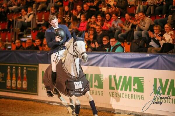 13.01.2023 - Christoph Bruese (Germany) gewinnt mit Cosima 280 den Derby Pferdefutterpreis