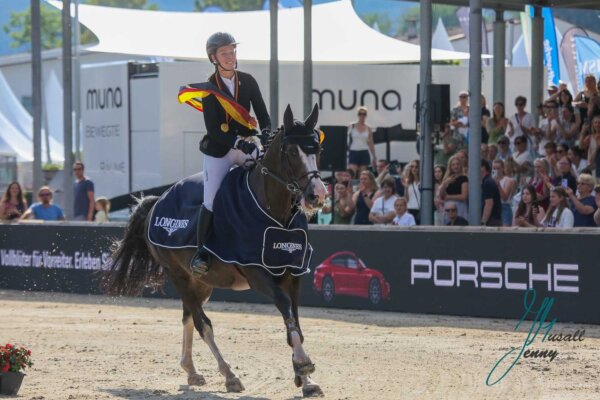 Mylen Kruse gewinnt mit Cha Mu die Deutschen Meisterschaften der Springreiterinnen beim Longines Balve Optimum 