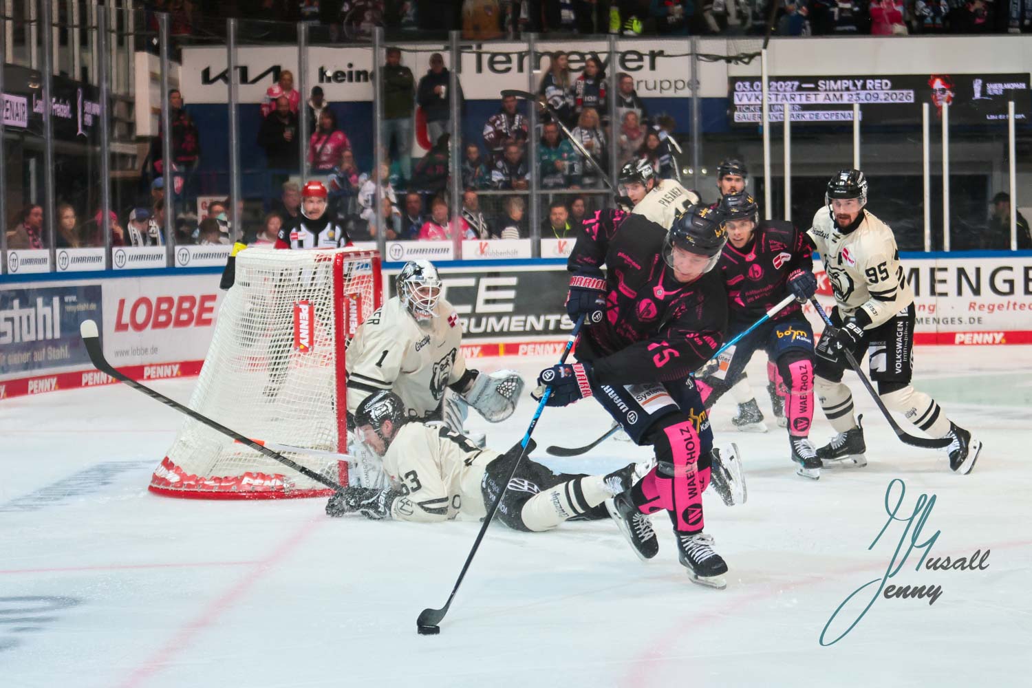 Iserlohn Roosters - Grizzlys Wolfsburg am 8. Spieltag in der Penny DEL 2026/27 (Foto: Jenny Musall)